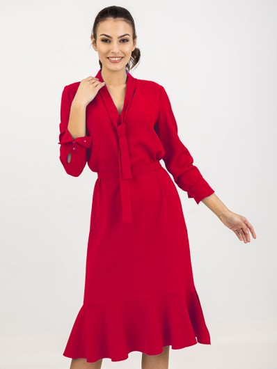 Nowoczesna czerwona sukienka, dekolt w literę V z szarfami do wiązania, nietuzinkowa z falbaną na dole Bee Collection Frid