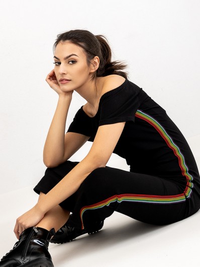 Maxi czarna sukienka z kolorowym lampasem i krótkim rękawem Bee Collection Oksana