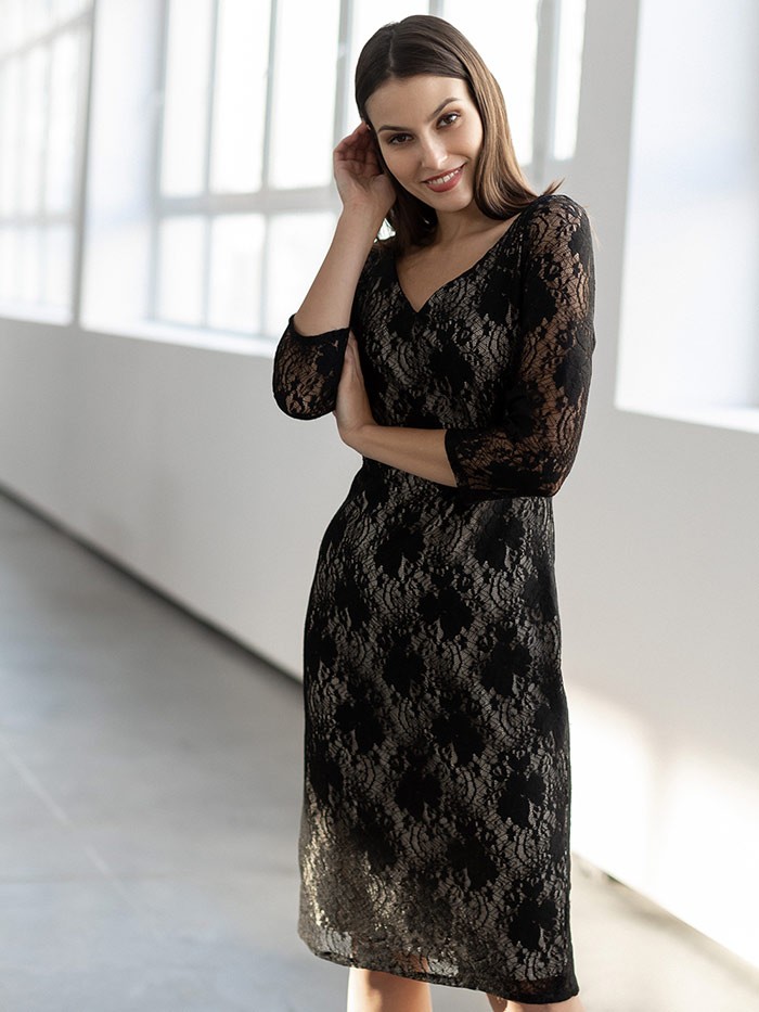 Elegancka koronkowa sukienka w klasycznej czerni z rękawem 3/4 Bee Collection Karola Elegancka koronkowa sukienka w klasycznej czerni z rękawem 3/4 Bee Collection Karola