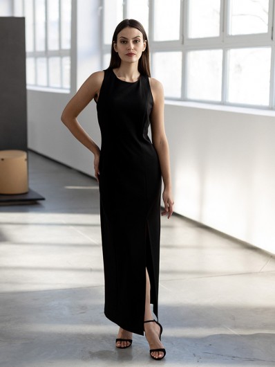 Elegancka, minimalistyczna sukienka w czerni, studniówkowa, wizytowa, weselna z pęknięciem na nodze Bee Collection Gizella