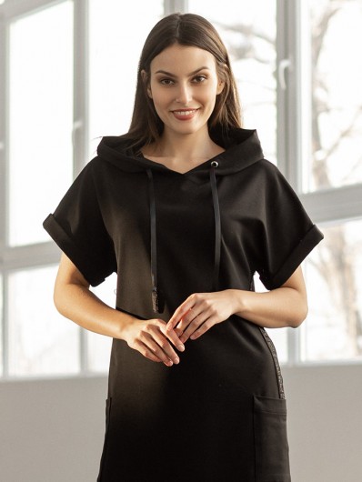 Sporty chic to czarna, casualowa sukienka w eleganckim wydaniu , z rękawkiem, midi Bee Collection Lux