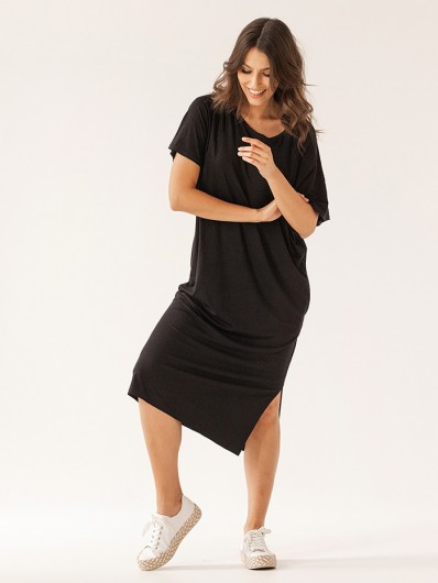 Nietuzinkowa, czarna sukienka tuszująca, za kolana i z rękawem Bee Collection Korsyka